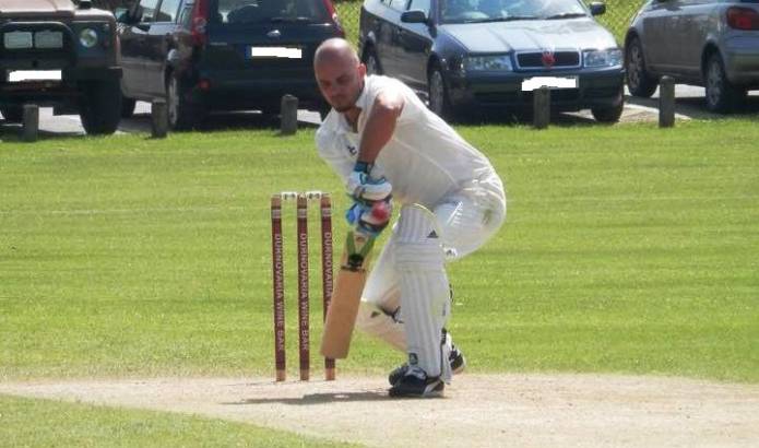 YEOVIL NEWS: Howzat – Veterans Charity replaces stolen cricket gear for disabled former soldier
