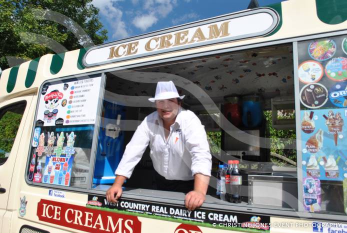 SOUTH SOMERSET NEWS: Raising funds for Breast Cancer Care Photo 3