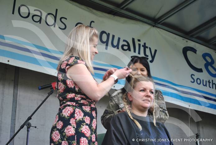 SOUTH SOMERSET NEWS: Anji loses her hair for charity Photo 3