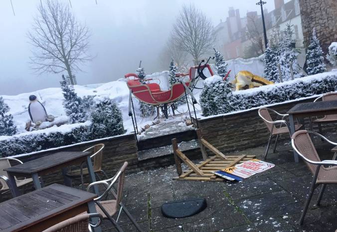 SOMERSET NEWS: Vandals smash up Christmas spirit at historic hotel