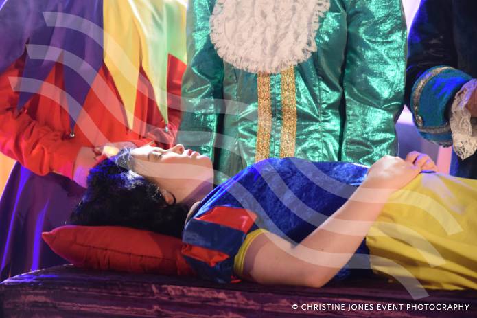 YEOVIL NEWS: Man taken to hospital after collapsing at panto show Photo 2