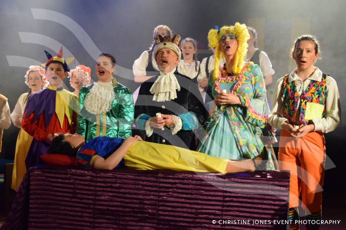 YEOVIL NEWS: Man taken to hospital after collapsing at panto show Photo 4