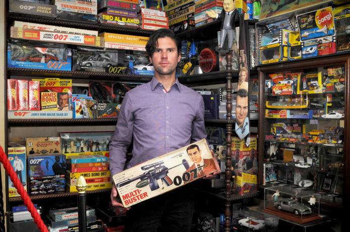 YEOVIL NEWS: Movie fan is selling off an amazing 30-year collection of memorabilia Photo 2