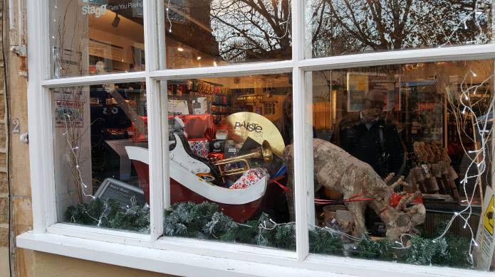 YEOVIL NEWS: Mayor and Co given tough choice in Christmas shop window competition Photo 2