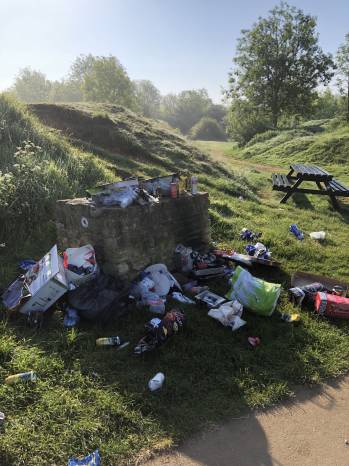 YEOVIL AREA NEWS: Litter louts turn Ham Hill Country Park into an eyesore Photo 2