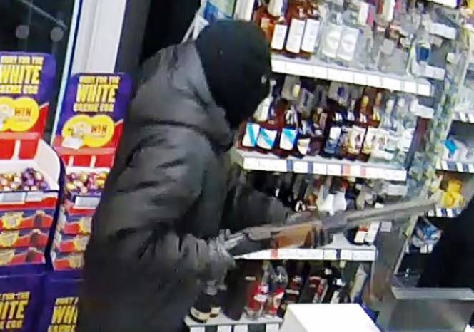YEOVIL NEWS: Shotgun-wielding shop robber caught on camera