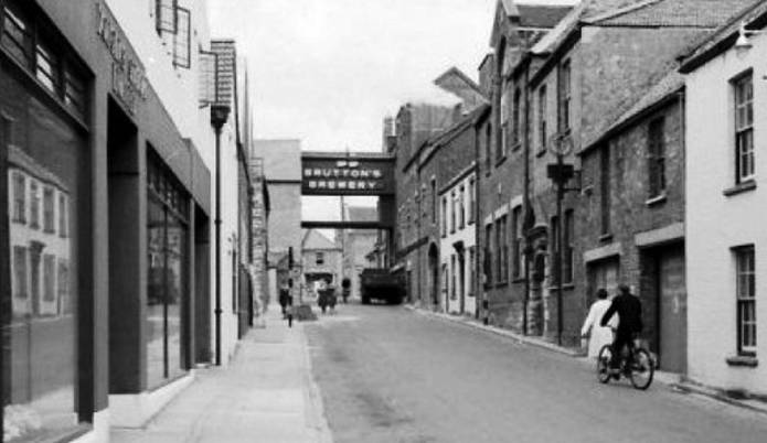 YEOVIL HISTORY FILES Part 4: When a footbridge went over Clarence Street