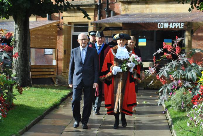 RIP QUEEN ELIZABETH II: Public invited to lay floral tributes at St John’s churchyard in Yeovil
