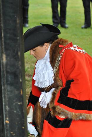 RIP QUEEN ELIZABETH II: Public invited to lay floral tributes at St John’s churchyard in Yeovil Photo 2