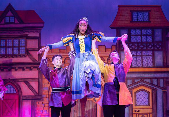 YEOVIL NEWS: Evolution never fails to disappoint with panto magic at the Octagon Photo 1