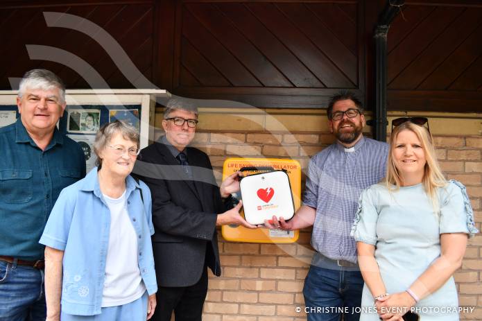YEOVIL NEWS: Vicar says he hopes defibrillator never has to be used for an emergency Photo 1