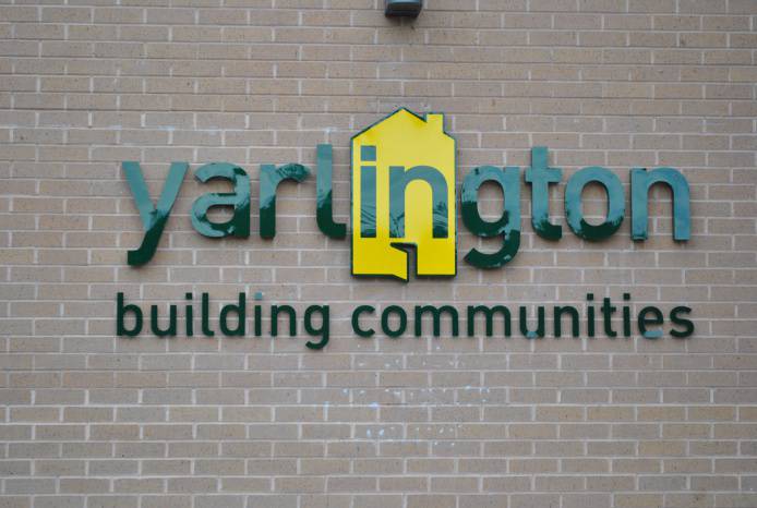 Garages for rent with Yarlington