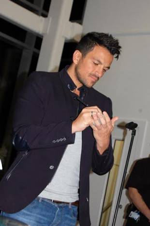CHRISTMAS 2014: Peter Andre thanks hospital staff