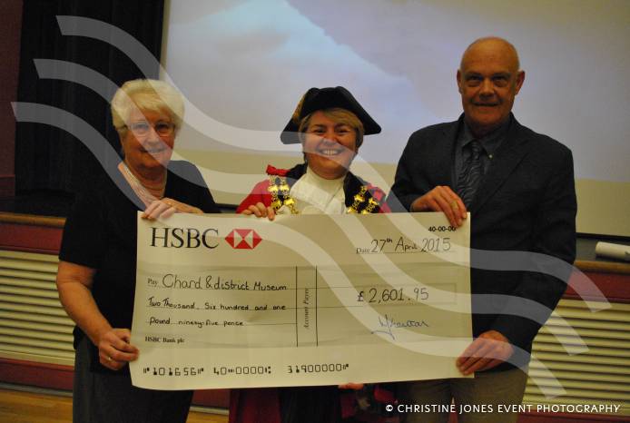 SOUTH SOMERSET NEWS: Mayor hands out cheques to groups