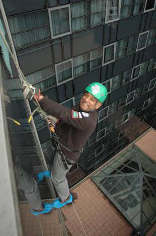 SCHOOLS AND COLLEGES: Bruton headteachers in charity abseil