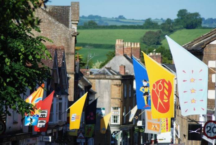 SOUTH SOMERSET NEWS: Enjoy that Midsummer Experience in Ilminster