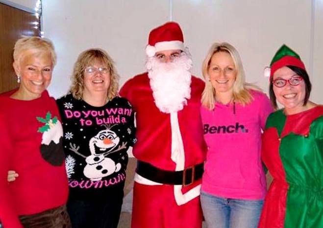 SOUTH SOMERSET NEWS: Ribbon group gets into the Christmas spirit