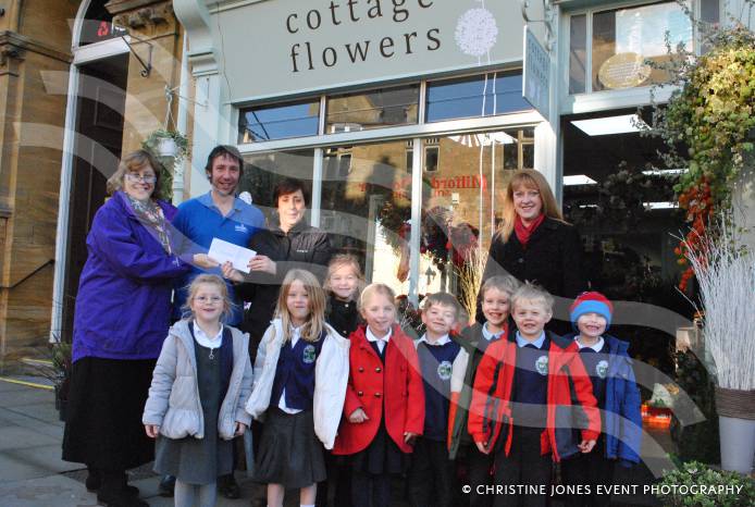 SCHOOLS AND COLLEGES: Greenfylde pupils receive Guy Fawkes prize from Cottage Flowers