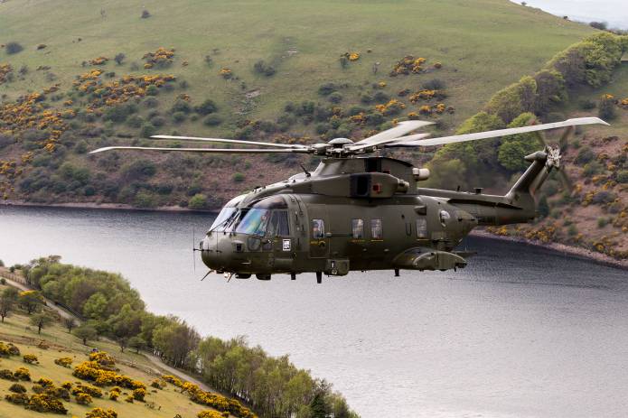 YEOVILTON LIFE: Merlin helicopter personnel support Ten Tors Challenge Photo 9